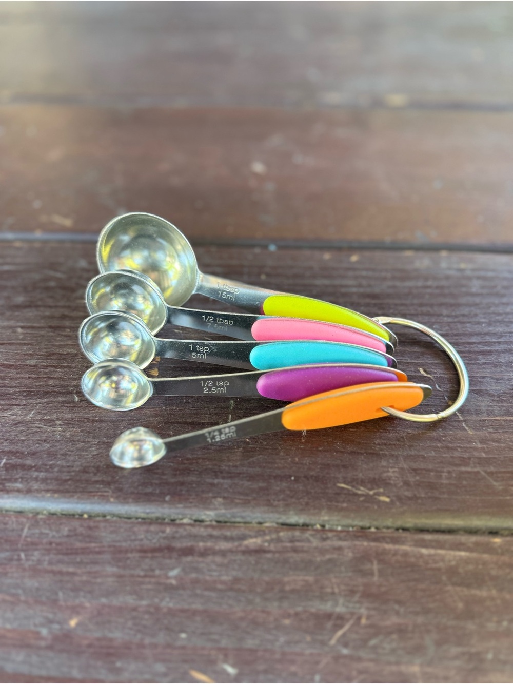 5-Piece Stainless Steel Measuring Spoons Set, Multicolor Handles on Ring
